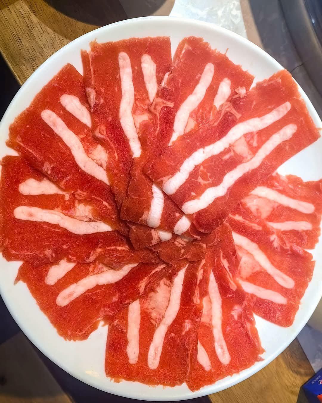 圖1是日本的和牛燒肉片。
圖2是台灣的南台灣溫體牛火鍋片。
圖3是中國的牛五花火鍋片。