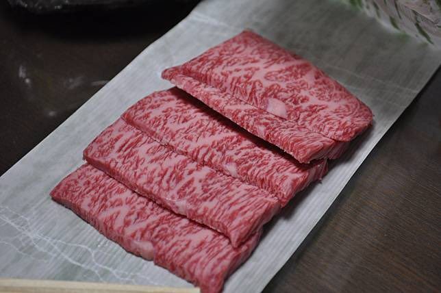 圖1是日本的和牛燒肉片。
圖2是台灣的南台灣溫體牛火鍋片。
圖3是中國的牛五花火鍋片。